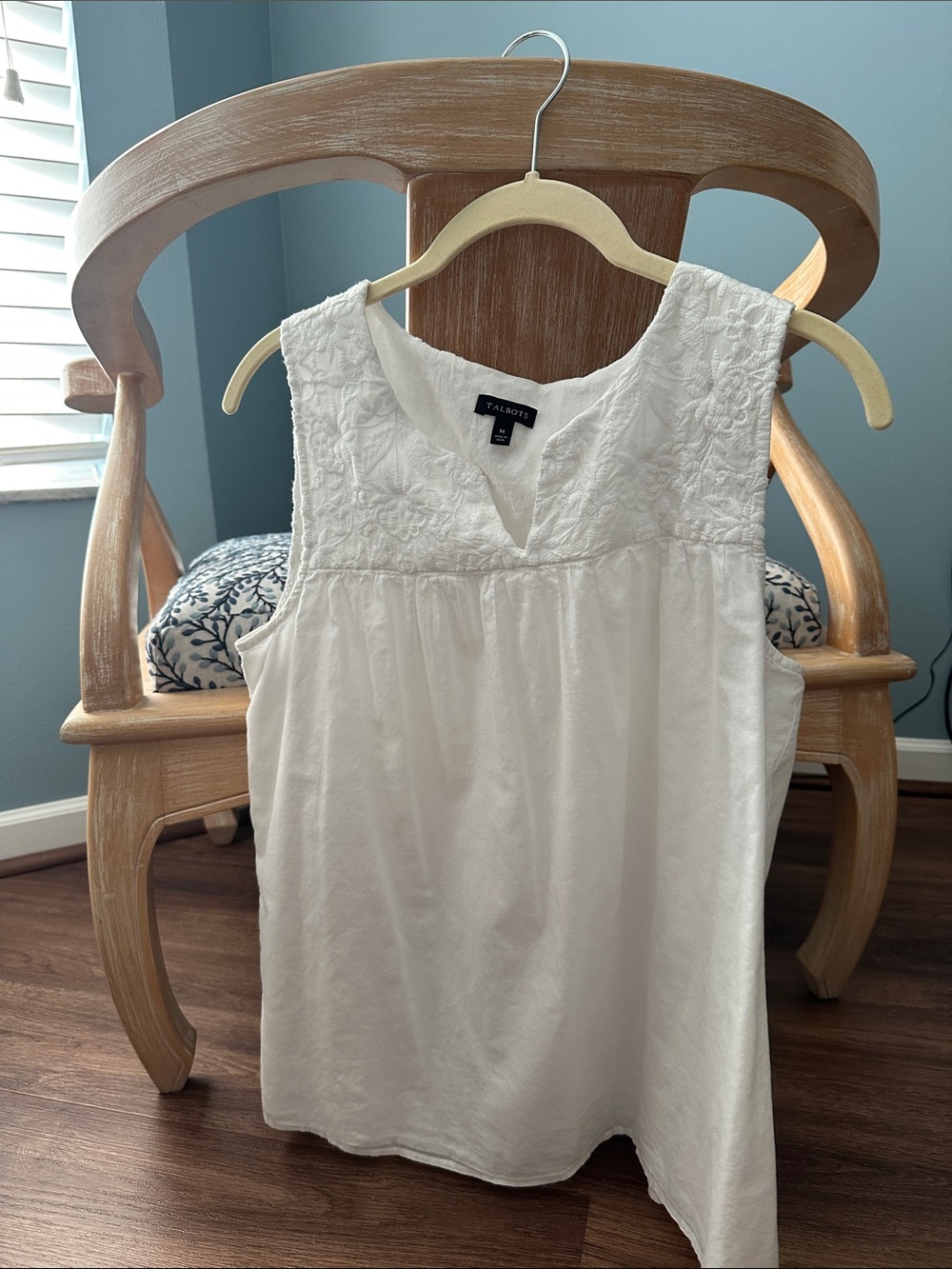 Talbots White Embroidered Sleeveless V-Notch Blouse